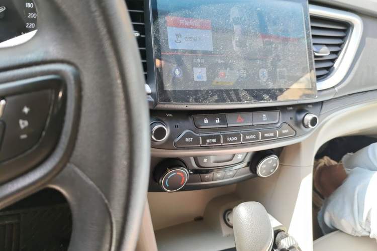 Used Buick GT 2017 15N Automatic Elite Version Audio And AC Panel