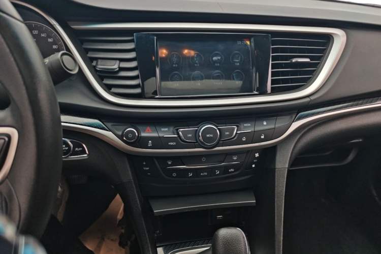 Used Buick GT 2017 15N Automatic Deluxe Edition Audio And AC Panel
