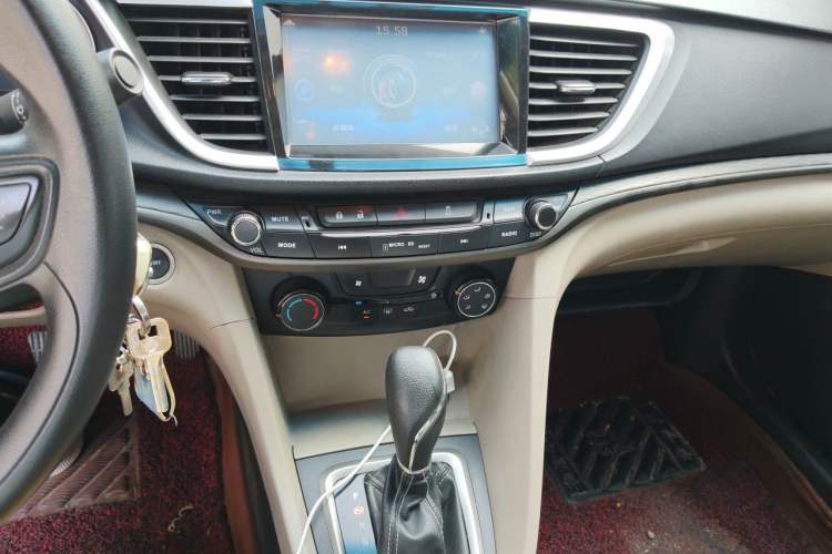 Used Buick GT 2017 15N Automatic Elite Version Audio And AC Panel