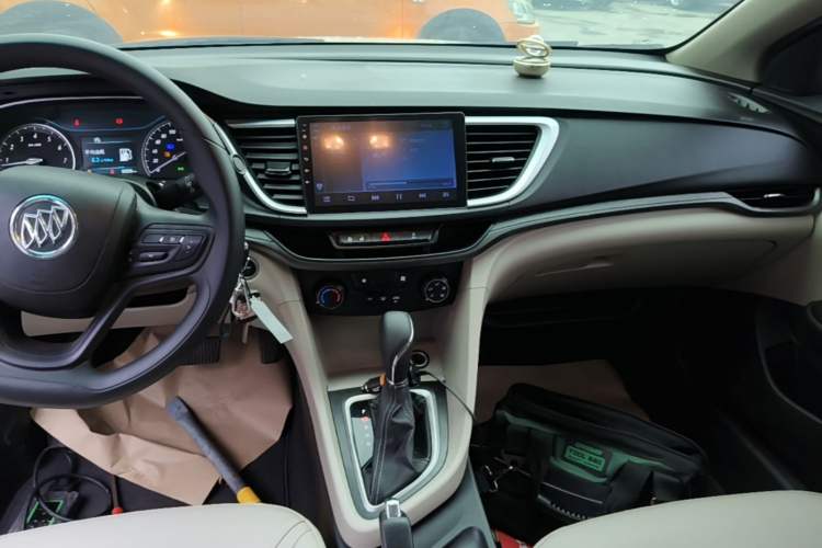 Used Buick GT 2017 15N Automatic Elite Version Audio And AC Panel