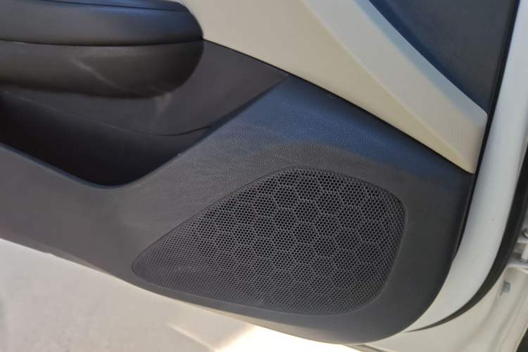 Used Buick GT 2017 15N Automatic Elite Version Audio And AC Panel