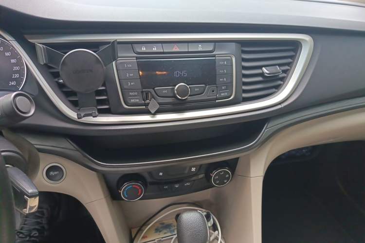 Used Buick GT 2017 15N Automatic Elite Version Audio And AC Panel