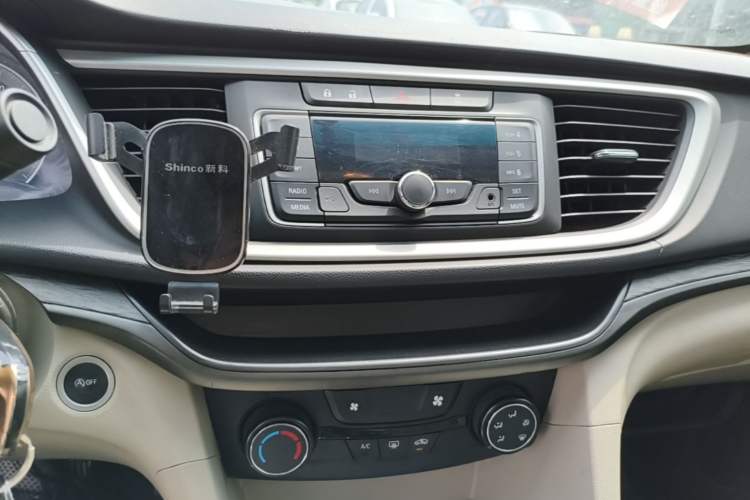 Used Buick GT 2017 15N Automatic Elite Version Audio And AC Panel