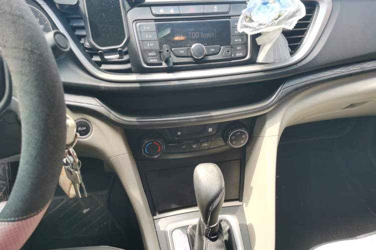 Used Buick GT 2017 15N Automatic Elite Version Audio And AC Panel