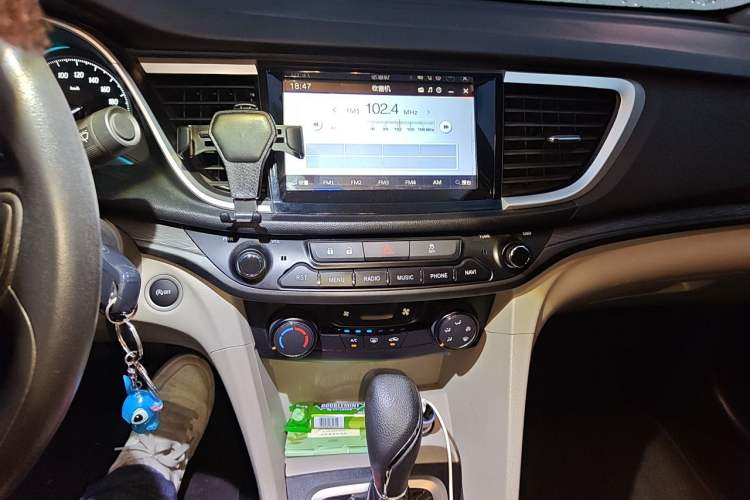 Used Buick GT 2017 15N Automatic Elite Version Audio And AC Panel