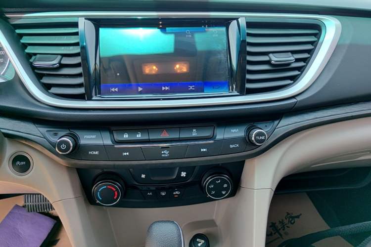 Used Buick GT 2017 15N Automatic Elite Version Audio And AC Panel