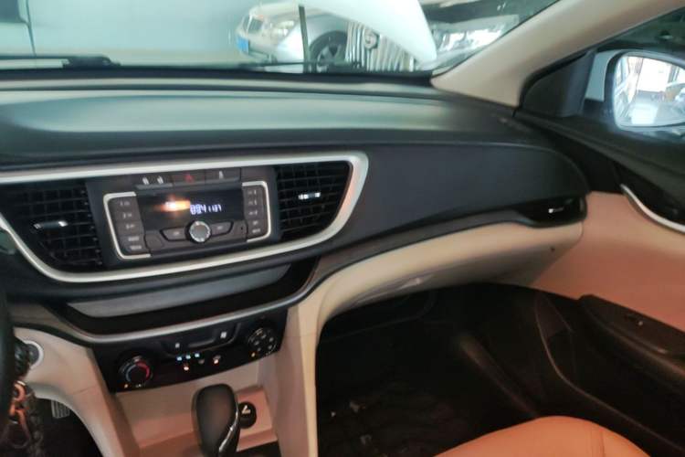 Used Buick GT 2017 15N Automatic Elite Version Audio And AC Panel