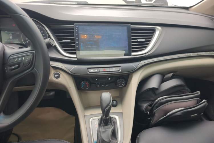 Used Buick GT 2017 15N Automatic Elite Version Audio And AC Panel