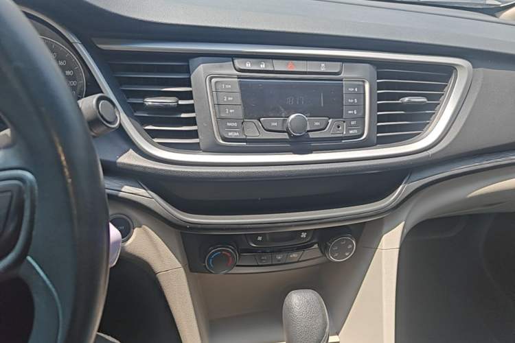 Used Buick GT 2017 15N Automatic Elite Version Audio And AC Panel