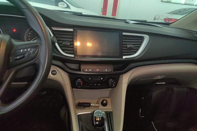 Used Buick GT 2017 15N Manual Entry-Level Trim Audio And AC Panel