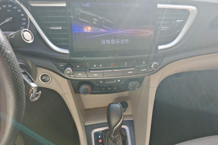 Used Buick GT 2017 15N Automatic Elite Version Audio And AC Panel