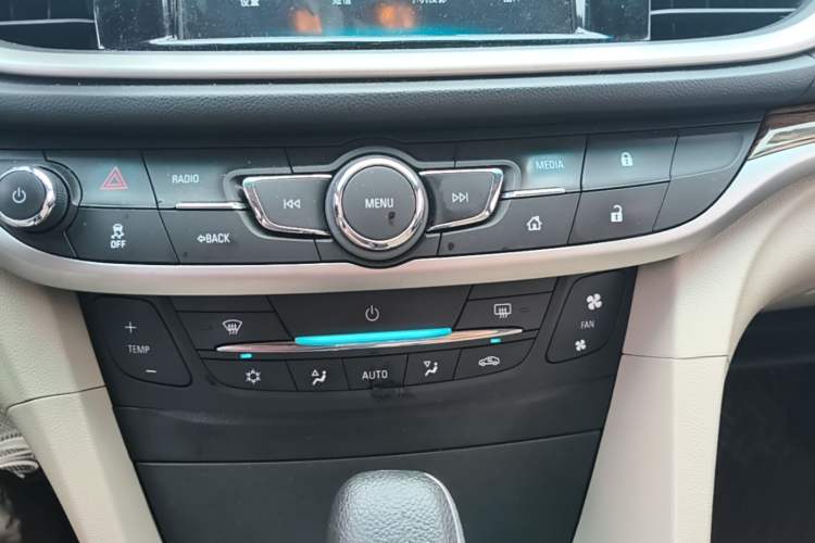 Used Buick GT 2017 15N Automatic Deluxe Edition Audio And AC Panel