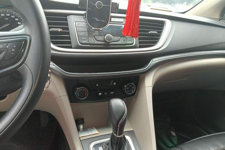 Used Buick GT 2017 15N Automatic Elite Version Audio And AC Panel