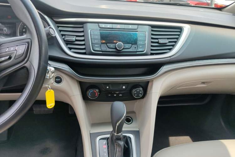 Used Buick GT 2017 15N Automatic Elite Version Audio And AC Panel
