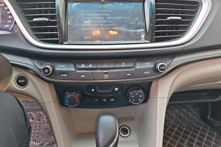 Used Buick GT 2017 15N Automatic Elite Version Audio And AC Panel