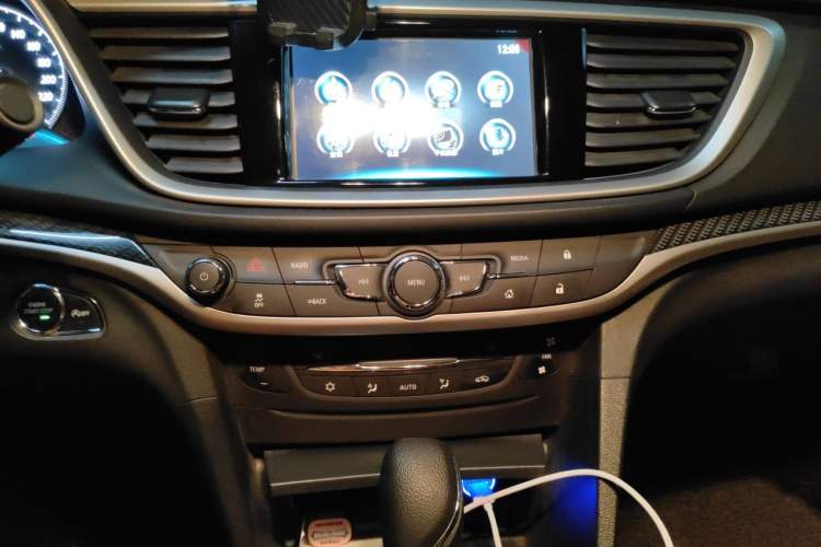 Used Buick GT 2017 15N Automatic Deluxe Edition Audio And AC Panel