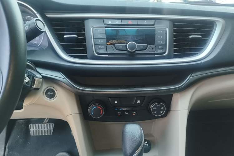 Used Buick GT 2017 15N Automatic Elite Version Audio And AC Panel