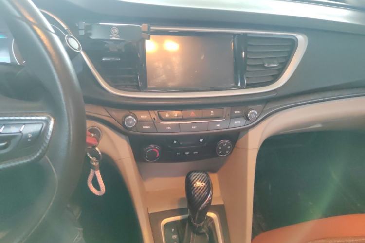 Used Buick GT 2017 15N Automatic Elite Version Audio And AC Panel