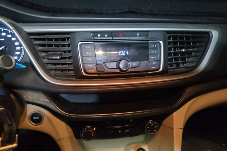 Used Buick GT 2017 15N Manual Elite Version Audio And AC Panel