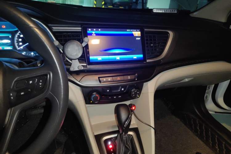 Used Buick GT 2017 15N Automatic Elite Version Audio And AC Panel