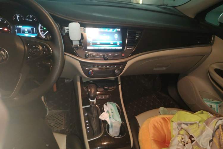 Used Buick GT 2017 15N Automatic Elite Version Audio And AC Panel