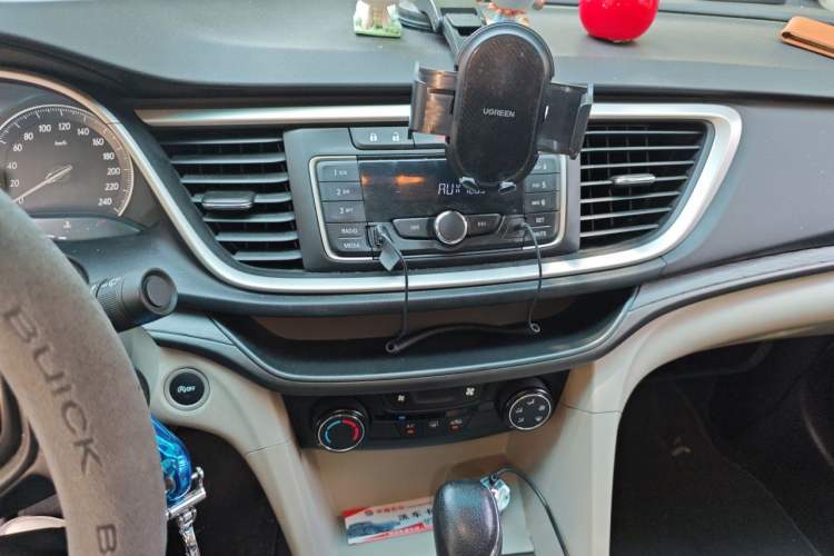 Used Buick GT 2017 15N Automatic Elite Version Audio And AC Panel
