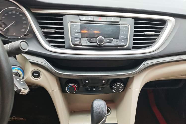 Used Buick GT 2017 15N Automatic Entry-Level Trim Audio And AC Panel