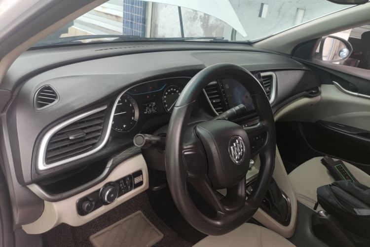 Used Buick GT 2017 15N Automatic Entry-Level Trim Center Console