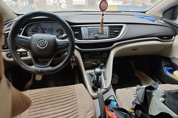 Used Buick GT 2017 15N Manual Entry-Level Trim Center Console