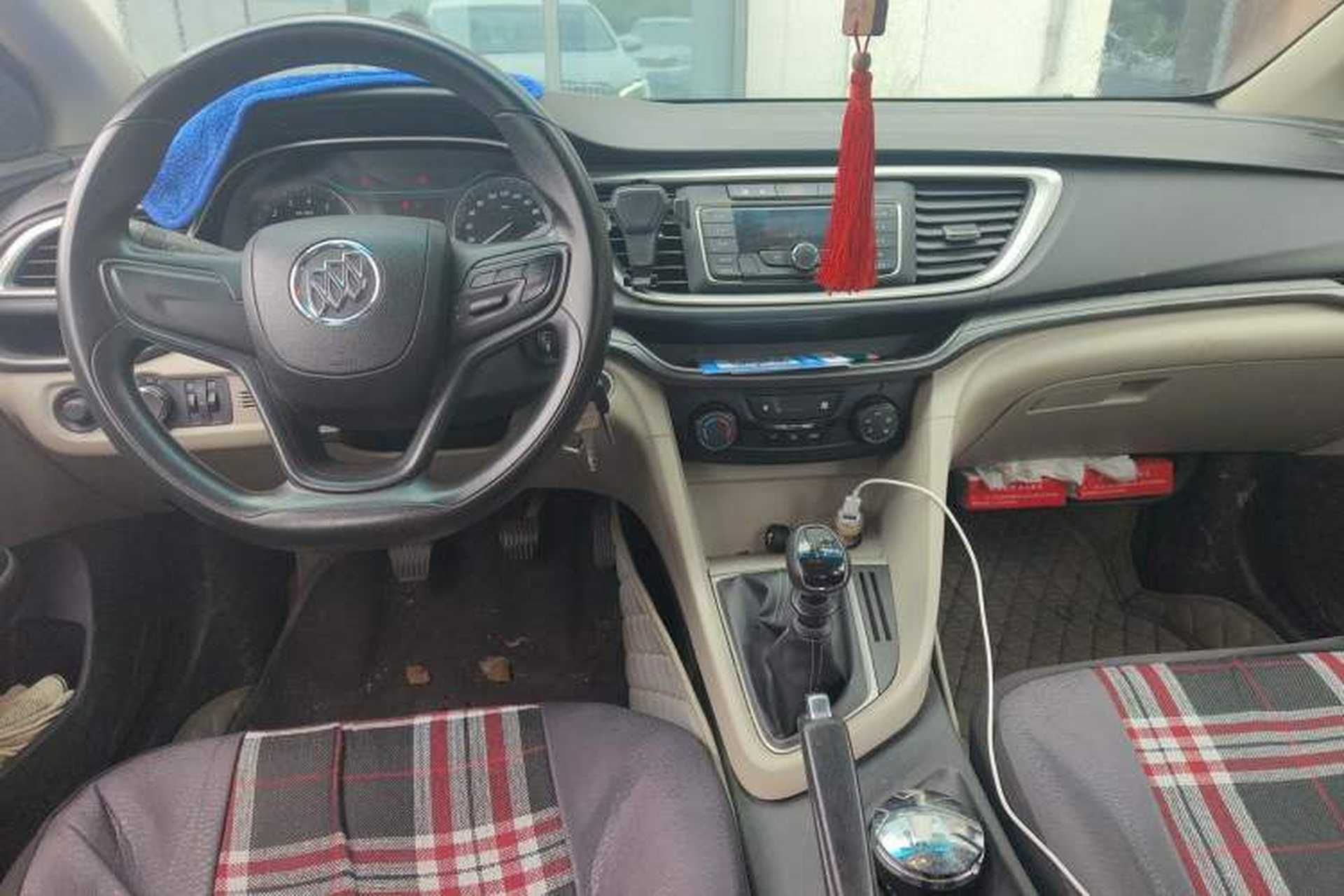 Used Buick GT 2017 15N Manual Entry-Level Trim Center Console