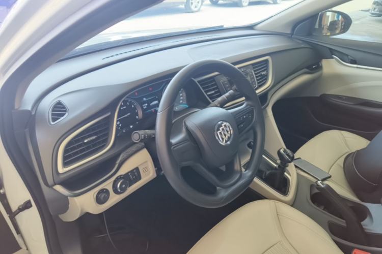Used Buick GT 2017 15N Manual Elite Version Center Console