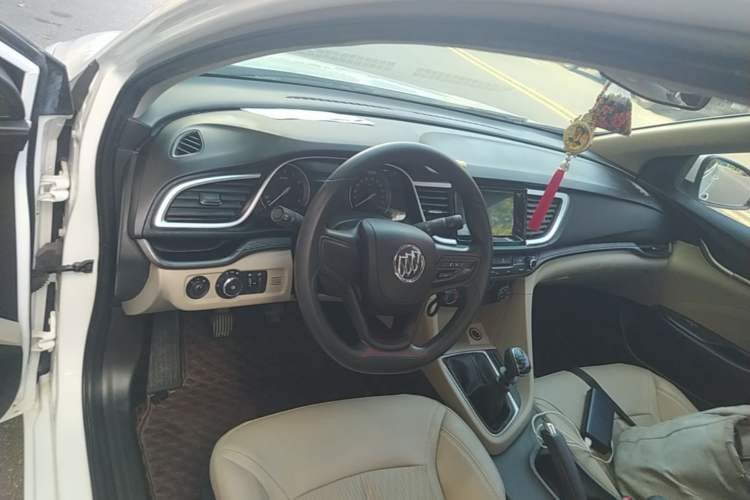 Used Buick GT 2017 15N Manual Elite Version Center Console