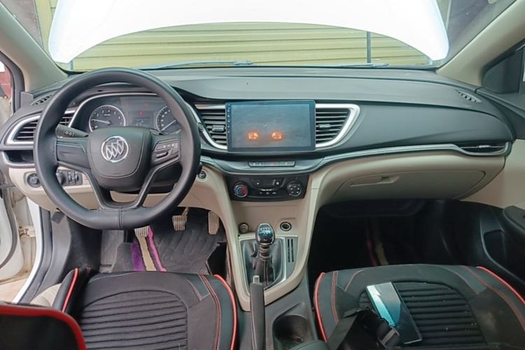 Used Buick GT 2017 15N Manual Entry-Level Trim Center Console
