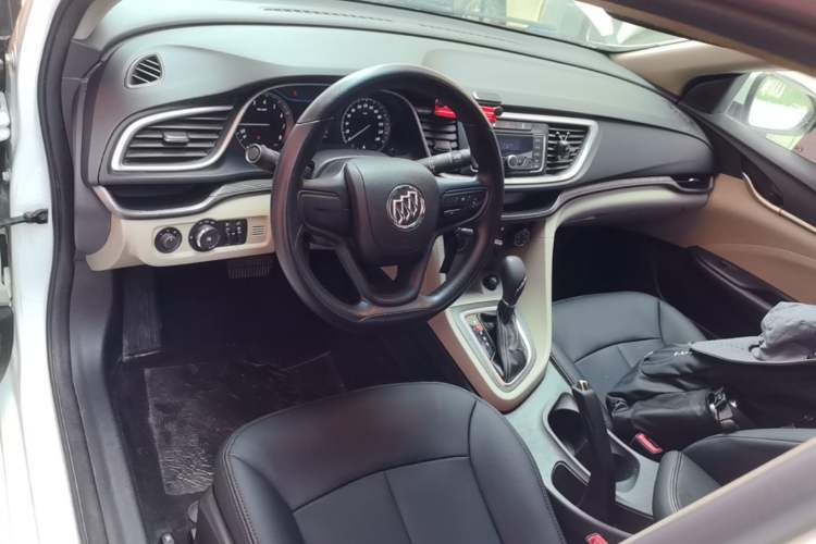 Used Buick GT 2017 15N Automatic Entry-Level Trim Center Console