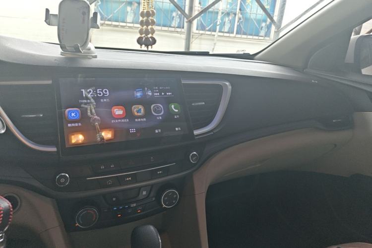 Used Buick GT 2017 15N Automatic Entry-Level Trim Center Console