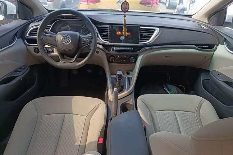 Used Buick GT 2017 15N Manual Entry-Level Trim Center Console