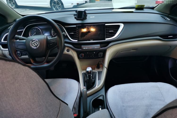 Used Buick GT 2017 15N Manual Entry-Level Trim Center Console