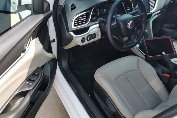Used Buick GT 2017 15N Automatic Elite Version Driver Seat