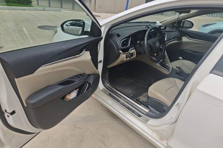 Used Buick GT 2017 15N Automatic Elite Version Driver Seat