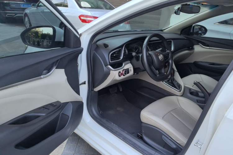 Used Buick GT 2017 15N Automatic Elite Version Driver Seat