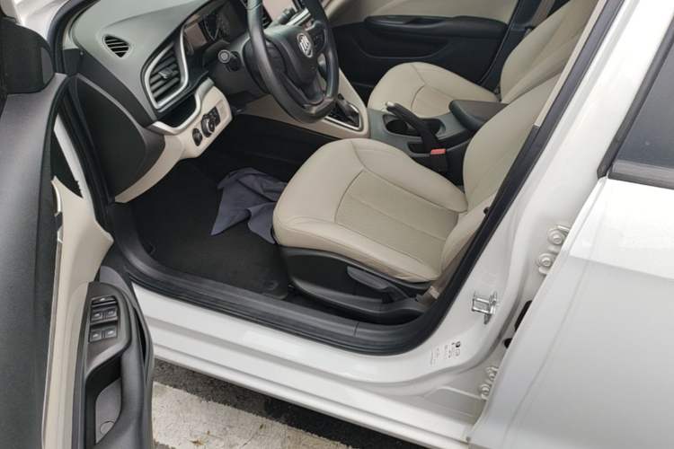 Used Buick GT 2017 15N Automatic Elite Version Driver Seat