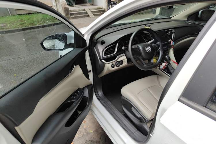 Used Buick GT 2017 15N Automatic Elite Version Driver Seat