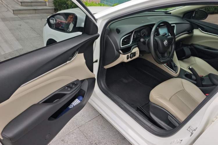 Used Buick GT 2017 15N Automatic Elite Version Driver Seat