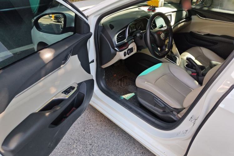 Used Buick GT 2017 15N Automatic Elite Version Driver Seat