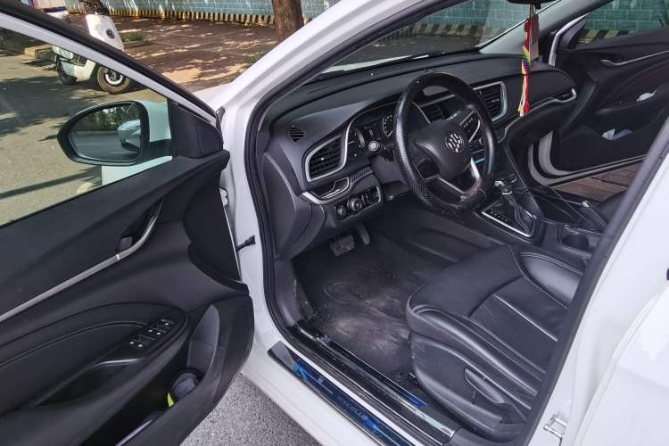 Used Buick GT 2017 15N Automatic Deluxe Edition Driver Seat