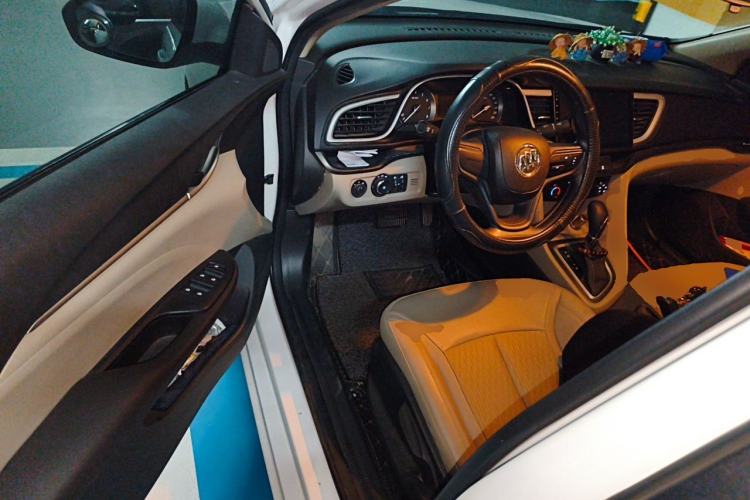 Used Buick GT 2017 15N Automatic Elite Version Driver Seat