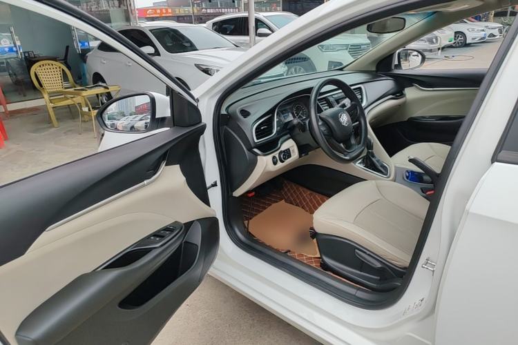 Used Buick GT 2017 15N Automatic Elite Version Driver Seat