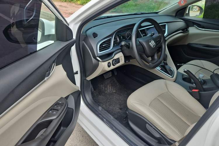 Used Buick GT 2017 15N Automatic Elite Version Driver Seat