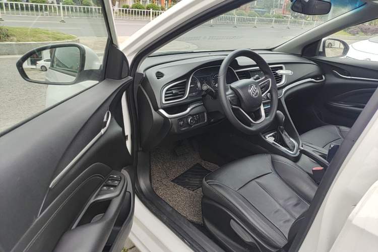 Used Buick GT 2017 15N Automatic Deluxe Edition Driver Seat