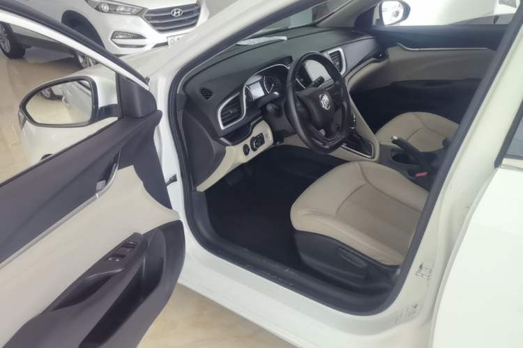 Used Buick GT 2017 15N Automatic Elite Version Driver Seat